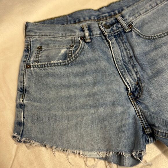 Levi's 550 Distressed Denim Cutoff Jean Shorts Size 6 - Picture 4 of 8